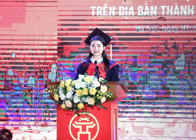 Hà Nội vinh danh 96 Thủ khoa tốt nghiệp xuất sắc năm 2023 - Ảnh 7.