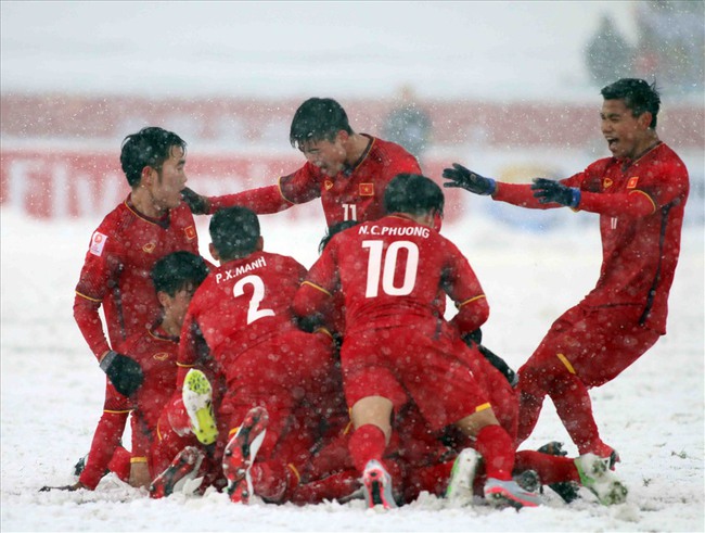 Quang Hải ghi 'tuyệt phẩm' phá lưới Uzbekistan nức lòng triệu fan, cả châu Á sửng sốt với hiện tượng Việt Nam - Ảnh 4.