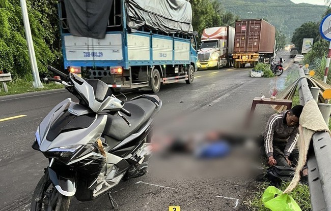Phú Yên: Truy tìm lái xe đầu kéo gây tai nạn chết người rồi bỏ chạy - Ảnh 1.