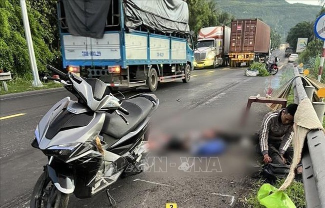 Vụ va chạm giao thông gây chết người tại Phú Yên: Xác minh được phương tiện và lái xe đầu kéo - Ảnh 1.