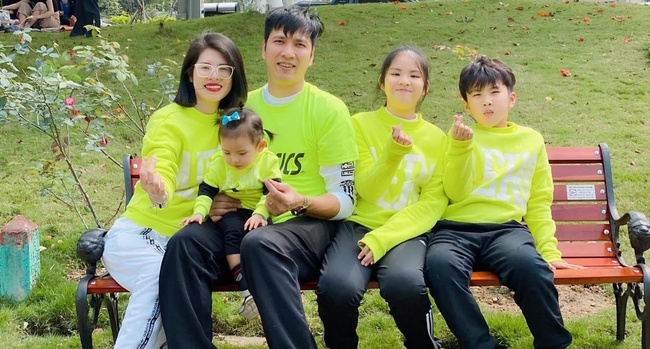 Gia đình hạnh phúc của cựu chủ công tuyển Việt Nam Nguyễn Hữu Hà
