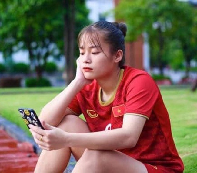 Nữ cầu thủ Việt Nam khoe đường cong cực phẩm sau khi 'treo giày' - Ảnh 2.