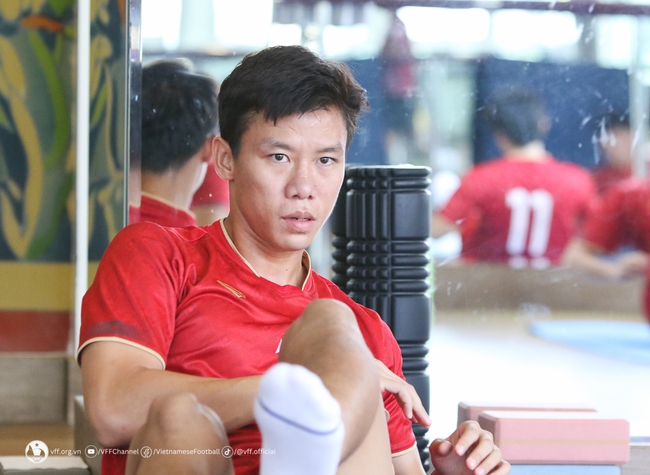 Tin nóng bóng đá Việt sáng 8/11: Hai cầu thủ ĐT Việt Nam tập riêng, AFC đánh giá cao CLB Hà Nội - Ảnh 2.