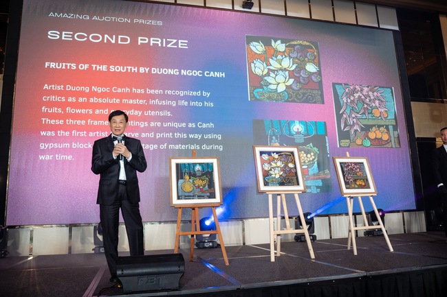 Ông Johnathan Hạnh Nguyễn đấu giá 3 bức tranh Việt Nam trị giá 2,4 tỷ đồng gây quỹ từ thiện của CLB tổng lãnh sự TPHCM - Ảnh 3.