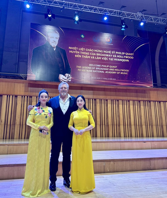 'Huyền thoại sống' của nhạc kịch thế giới giao lưu và biểu diễn tại Học viện Âm nhạc Quốc gia Việt Nam - Ảnh 4.