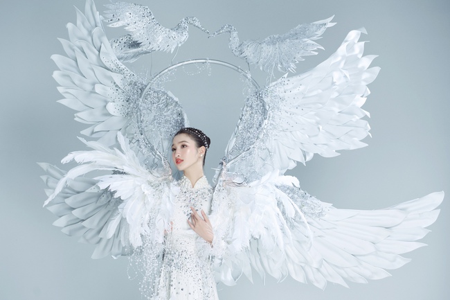 Á hậu Phương Nhi diện thiết kế nặng 10kg tại Miss International 2023 - Ảnh 2.