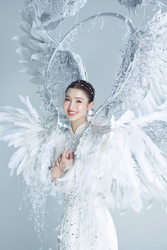 Á hậu Phương Nhi diện thiết kế nặng 10kg tại Miss International 2023 - Ảnh 5.