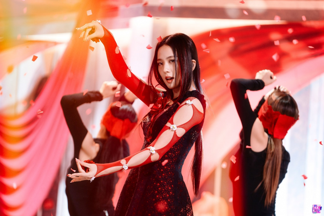 Jisoo Blackpink sở hữu video fancam có lượt xem cao nhất đối với nghệ sĩ solo nữ - Ảnh 4.