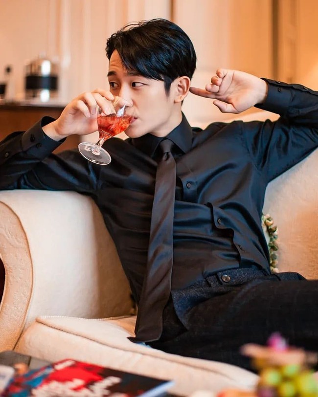 Mỹ nam Jung Hae In sẽ hoá tổng tài trong dự án truyền hình mới - Ảnh 4.