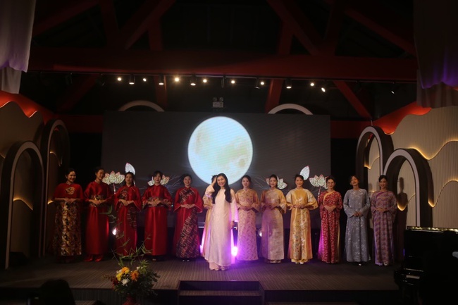 Tái hiện đám cưới trên sân khấu 'Câu chuyện tình yêu Việt - Nhật' - Ảnh 4.