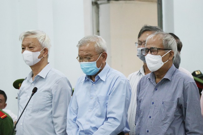 Khánh Hòa: Bốn cựu quan chức tiếp tục bị đề nghị truy tố vì sai phạm liên quan đến quản lý đất công - Ảnh 1.