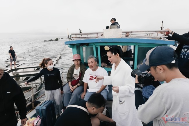 Bùi Lan Hương đóng cùng mẫu nam trong MV do Nguyễn Quang Dũng làm đạo diễn - Ảnh 2.