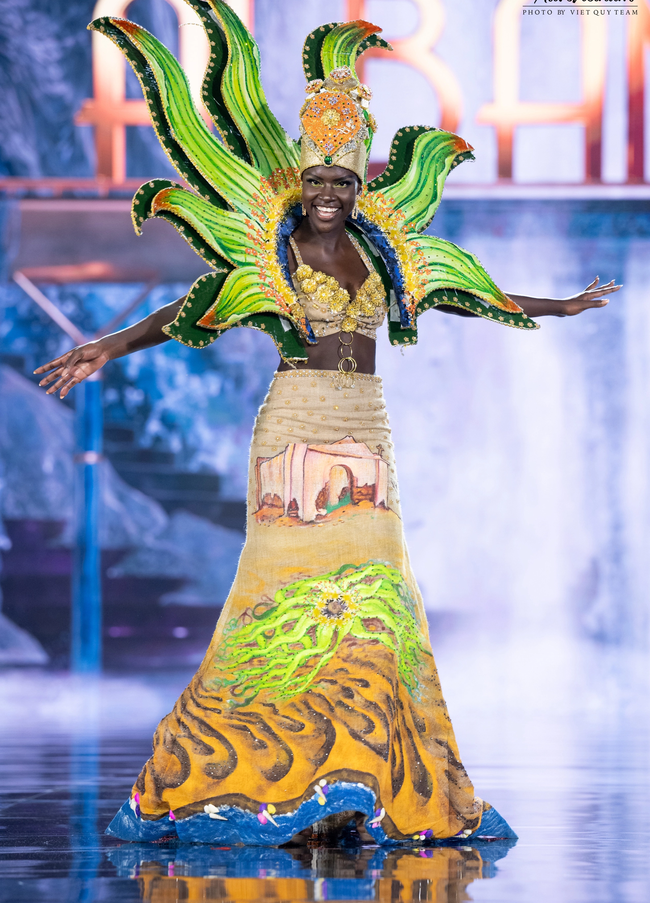 Dàn thí sinh Miss Grand International gây ấn tượng mạnh tại đêm thi National Costume - Ảnh 4.