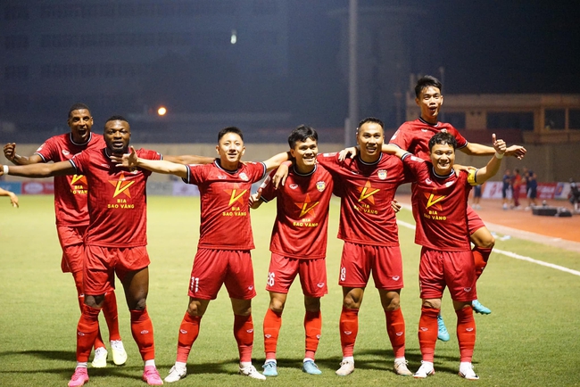 Tin nóng bóng đá Việt sáng 22/10: Huỳnh Như lạc quan dù thua 5 trận liên tiếp, HLV Popov mỉa mai trọng tài - Ảnh 3.