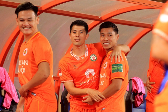 Đình Trọng cười đùa thoải mái với Văn Thanh, hẹn ngày trở lại V-League - Ảnh 5.