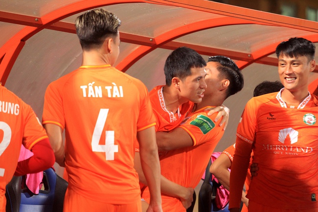 Đình Trọng cười đùa thoải mái với Văn Thanh, hẹn ngày trở lại V-League - Ảnh 6.