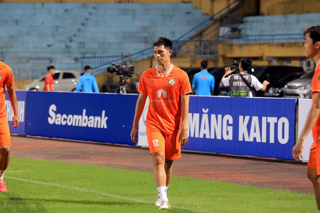 Đình Trọng cười đùa thoải mái với Văn Thanh, hẹn ngày trở lại V-League - Ảnh 9.