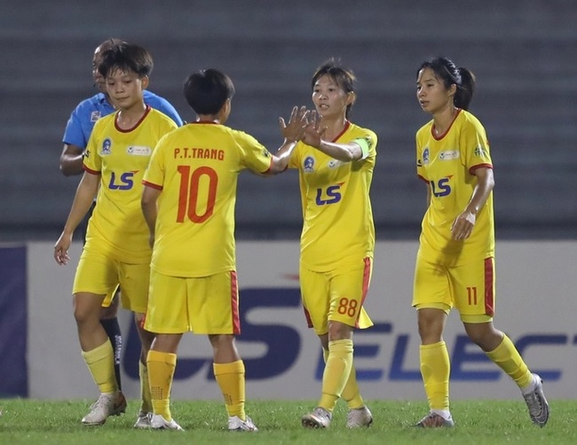 Tin nóng bóng đá Việt sáng 25/10: Văn Chuẩn đạt điểm cao nhất Hà Nội FC, Công Phượng 'kèm' U18 Việt Nam - Ảnh 4.
