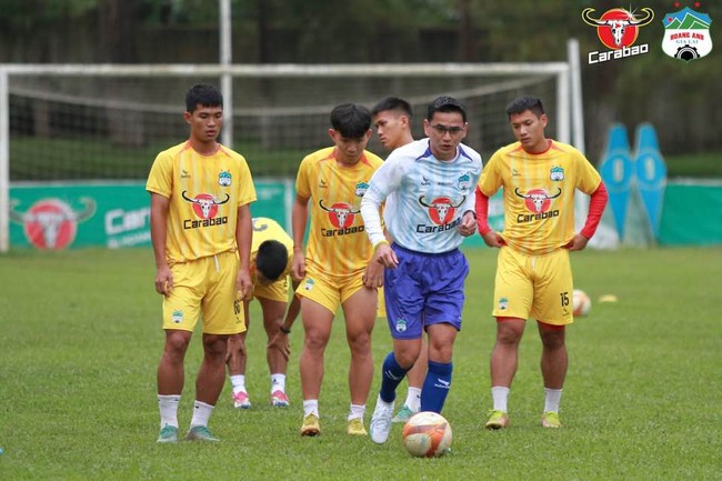 Tin nóng bóng đá Việt sáng 25/10: Văn Chuẩn đạt điểm cao nhất Hà Nội FC, Công Phượng 'kèm' U18 Việt Nam - Ảnh 5.