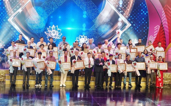 Thành phố Hồ Chí Minh trao 116 giải thưởng sáng tác, quảng bá về học và làm theo tấm gương Bác Hồ - Ảnh 6.