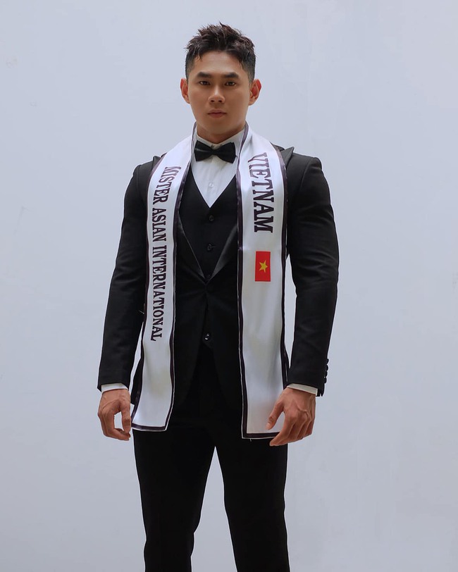 Người mẫu Vĩ Tân mang trang phục dân tộc ‘Tiếng vọng Đông Sơn’ thi Mister Asian International 2023 - Ảnh 3.