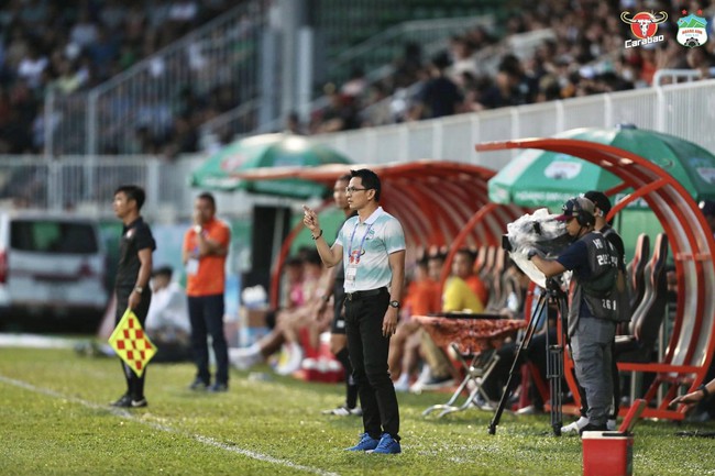 Tin nóng bóng đá Việt sáng 29/10: HLV CAHN thừa nhận may mắn, HLV Kiatisuk thất vọng vì thua sân nhà - Ảnh 3.