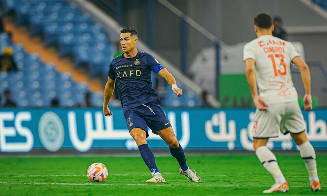 Ronaldo đứt mạch ghi bàn nhưng vẫn góp công lớn giúp Al Nassr áp sát ngôi đầu bảng - Ảnh 2.
