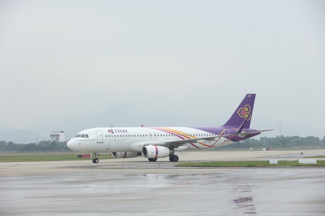 Chuyến bay đầu tiên của Thai Airways trở lại Nội Bài sau 3 năm gián đoạn - Ảnh 2.