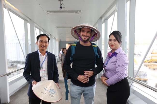 Chuyến bay đầu tiên của Thai Airways trở lại Nội Bài sau 3 năm gián đoạn - Ảnh 4.