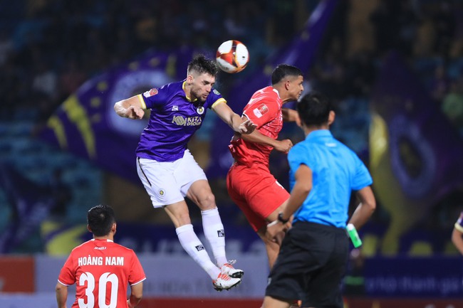 4 trận thua 17 bàn, hàng thủ là nỗi ám ảnh của Hà Nội FC - Ảnh 1.