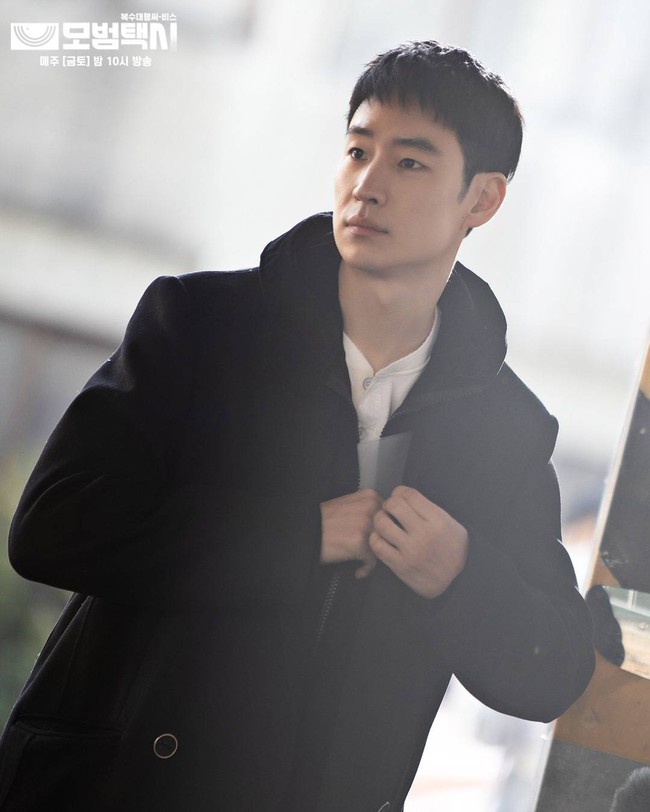 ‘Tài xế ẩn danh’ Lee Je Hoon cấp cứu trong đêm, huỷ toàn bộ lịch trình - Ảnh 2.