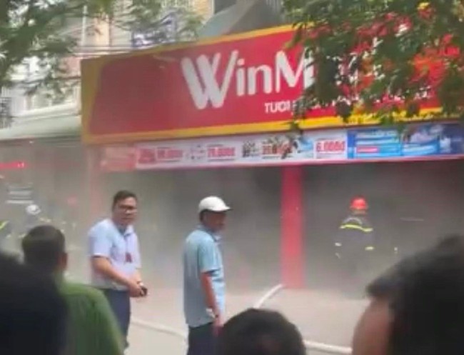 Hà Nội: Dập tắt đám cháy tại 'siêu thị mini' - Ảnh 1.