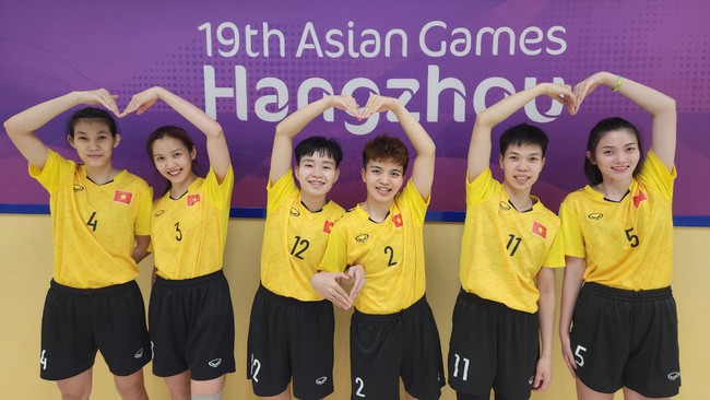 Đội tuyển 4 nữ Việt Nam môn cầu mây giành quyền vào chung kết: Sáng cửa giành “vàng” - Ảnh 1.