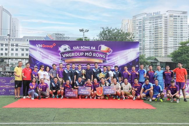 “VNGroup mở rộng 2023”- tổ chức giải bóng đá giao hữu doanh nghiệp nhằm kỷ niệm 20 năm thành lập doanh nghiệp - Ảnh 3.