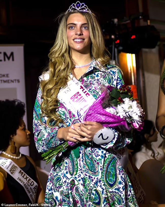 Natasha Beresford là Miss London trong cuộc thi hoa hậu mặt mộc đầu tiên của Miss England - Ảnh 5.