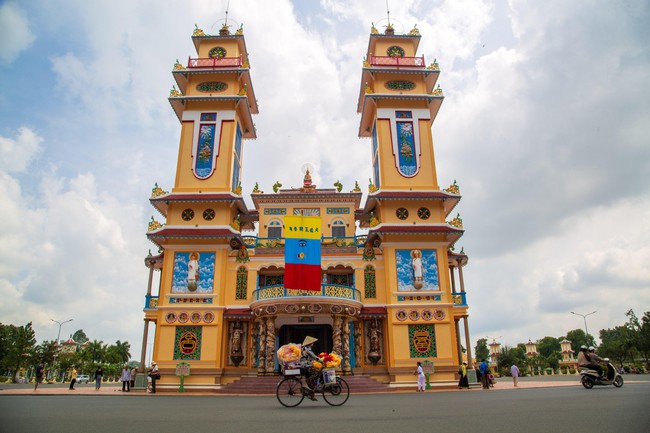 Tây Ninh thu hút gần 4,5 triệu du khách đến tham quan trong 10 tháng năm 2023 - Ảnh 1.