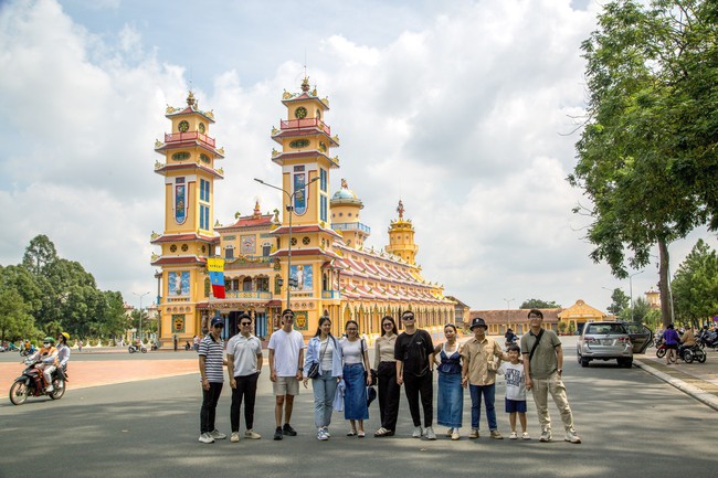 Tây Ninh thu hút gần 4,5 triệu du khách đến tham quan trong 10 tháng năm 2023 - Ảnh 2.