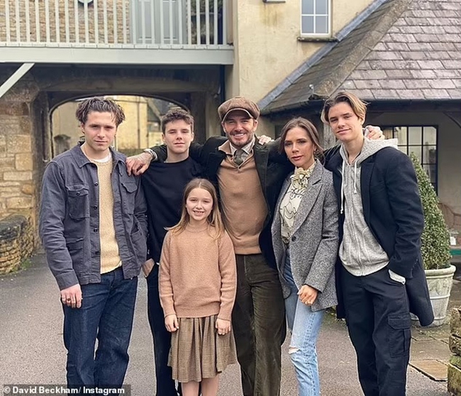 Mẹ David Beckham giờ mới tiết lộ bà buộc phải can thiệp khi con trai bắt đầu hẹn hò Victoria - Ảnh 8.
