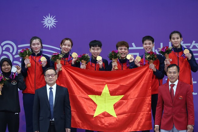 Ngược dòng ấn tượng giành HCV ASIAD, đội tuyển cầu mây nữ Việt Nam nhận thưởng hơn 1,6 tỷ đồng - Ảnh 2.