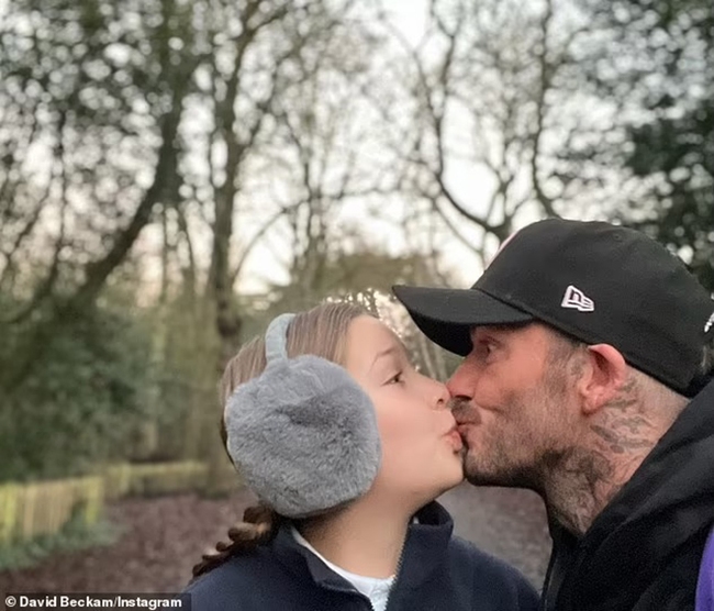 Cách David Beckham hôn con gái Harper gây phản ứng dữ dội - Ảnh 7.