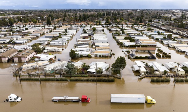 Bang California (Mỹ) trải qua năm mưa nhiều nhất trong lịch sử - Ảnh 2.