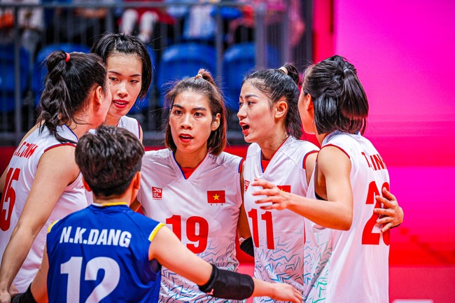 Kiều Trinh (số 11) tràn trề hi vọng giành danh hiệu đáng nhớ mới sau hành trình lịch sử ở ASIAD 2023 cùng tuyển bóng chuyền nữ Việt Nam