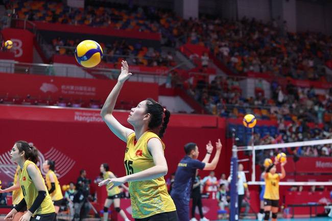 Kết quả bóng chuyền nữ Việt Nam vs Trung Quốc: Nữ Việt Nam rút ra nhiều bài học cho trận bán kết - Ảnh 8.