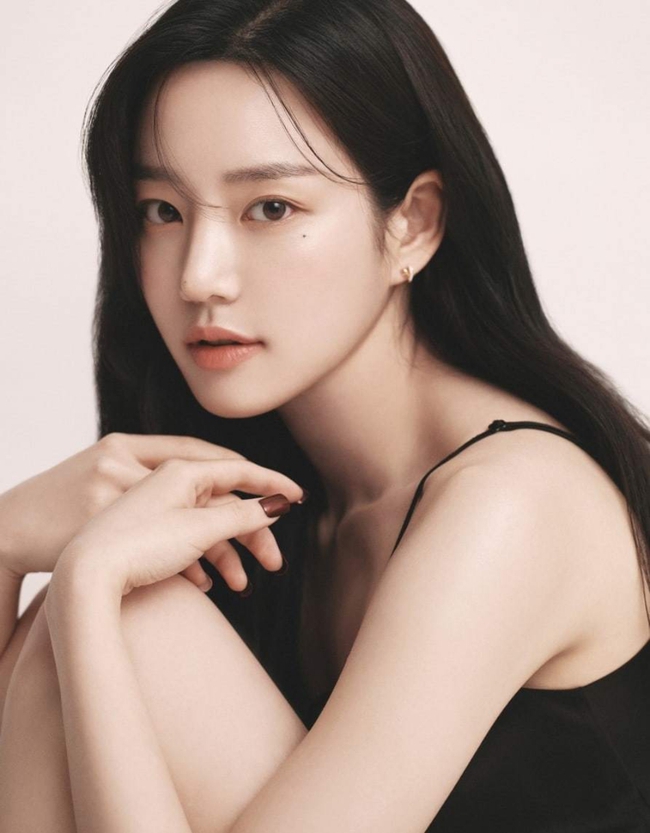 Lee Yoo Bi: Chỉ đóng vai phụ dù là con gái đại minh tinh, lao đao vì tin đồn yêu Jungkook - Ảnh 4.