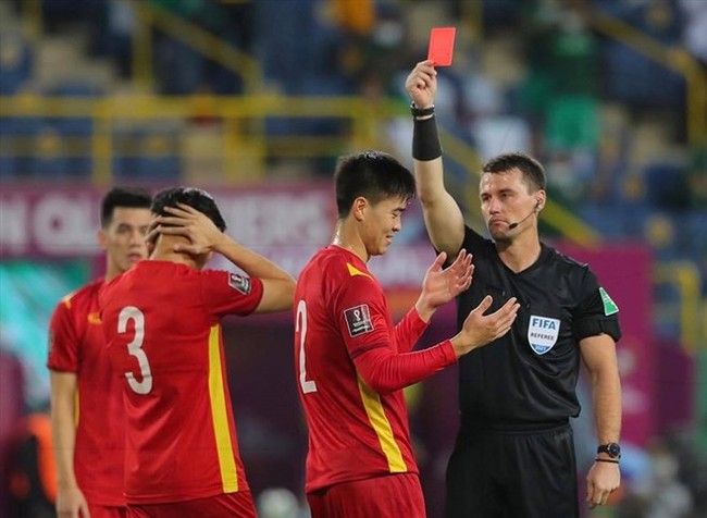 Quang Hải đi vào lịch sử với siêu phẩm vào lưới đội bóng Tây Á, ĐT Việt Nam vẫn thua ngược vì chiếc thẻ đỏ ‘nghiệt ngã’ - Ảnh 4.
