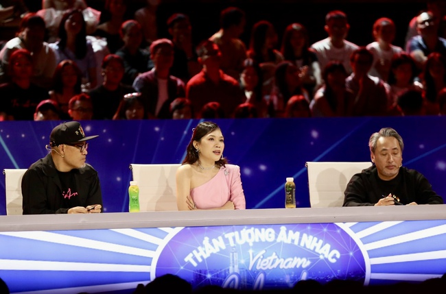 Vietnam Idol 2023: Mỹ Tâm tặng hit cho Lâm Phúc, ban giám khảo cứu thí sinh - Ảnh 3.