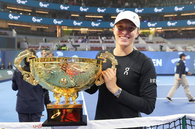 Iga Swiatek vô địch WTA 1000 Bắc Kinh Open: Chìa khóa là sự an toàn - Ảnh 1.