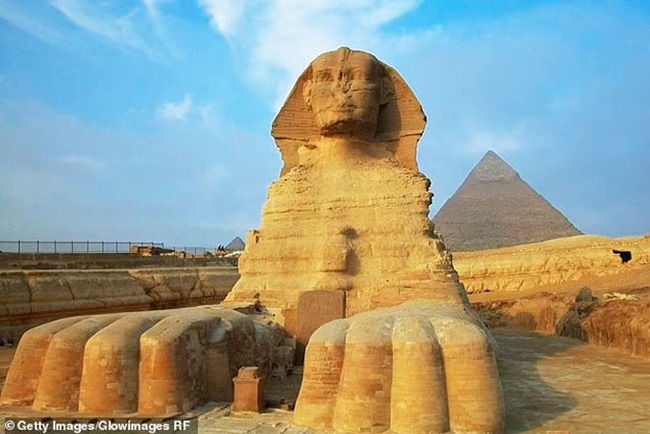 Phát hiện ra 'câu chuyện nguồn gốc' đằng sau cách tạo nên tượng Nhân sư vĩ đại cách đây 4.500 năm ở Ai Cập - Ảnh 1.