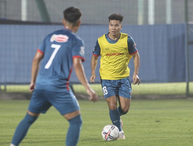 Trương Tiến Anh bị loại cùng loạt cầu thủ trẻ trước trận gặp Philippines - Ảnh 2.