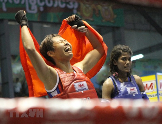 Được mệnh danh là 'Độc cô cầu bại' như Nguyễn Trần Duy Nhất, nữ võ sĩ Việt Nam cố tình không knock-out đối thủ Campuchia nhưng vẫn đoạt HCV - Ảnh 2.